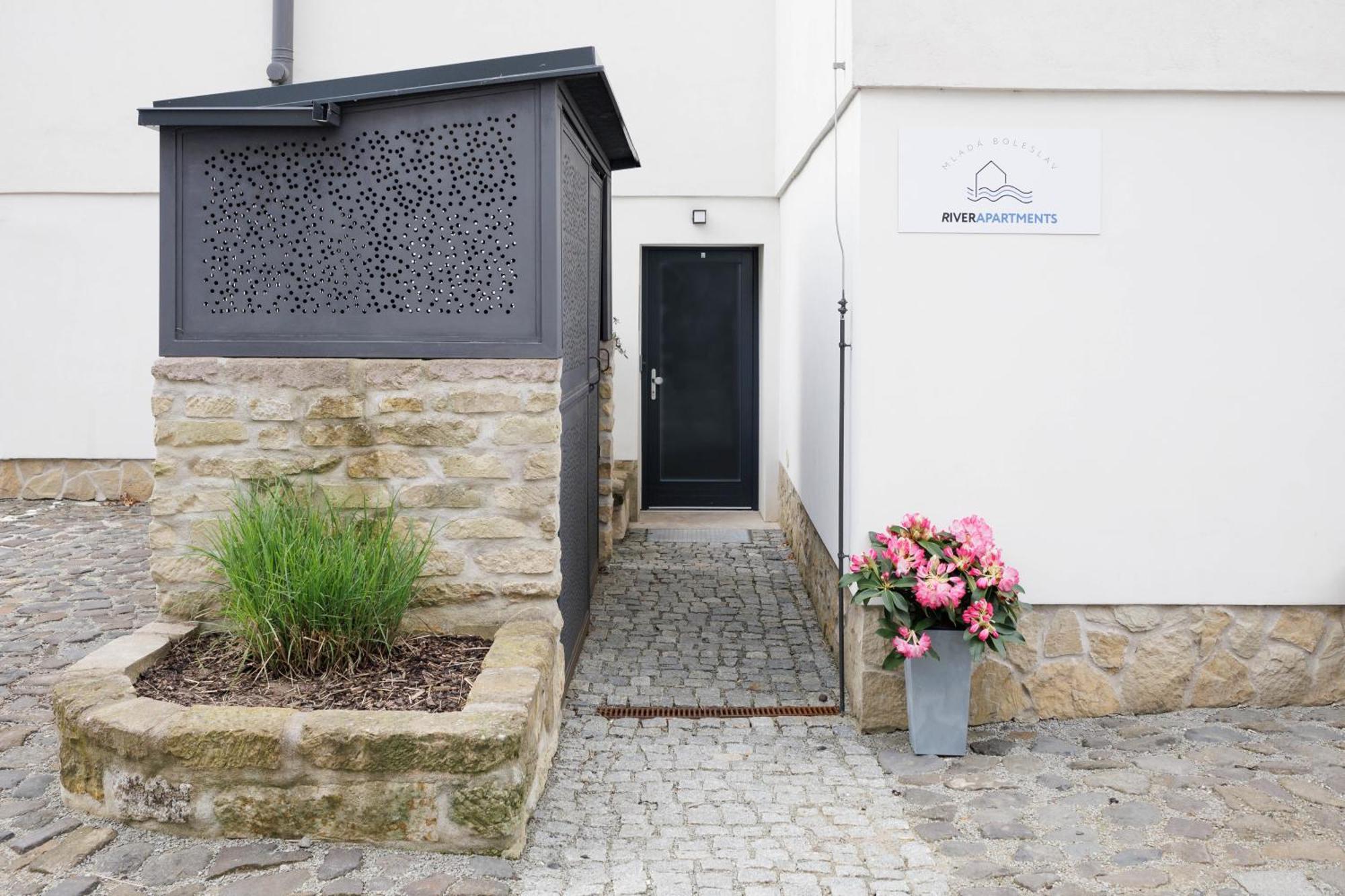 River Apartments Mladá Boleslav エクステリア 写真
