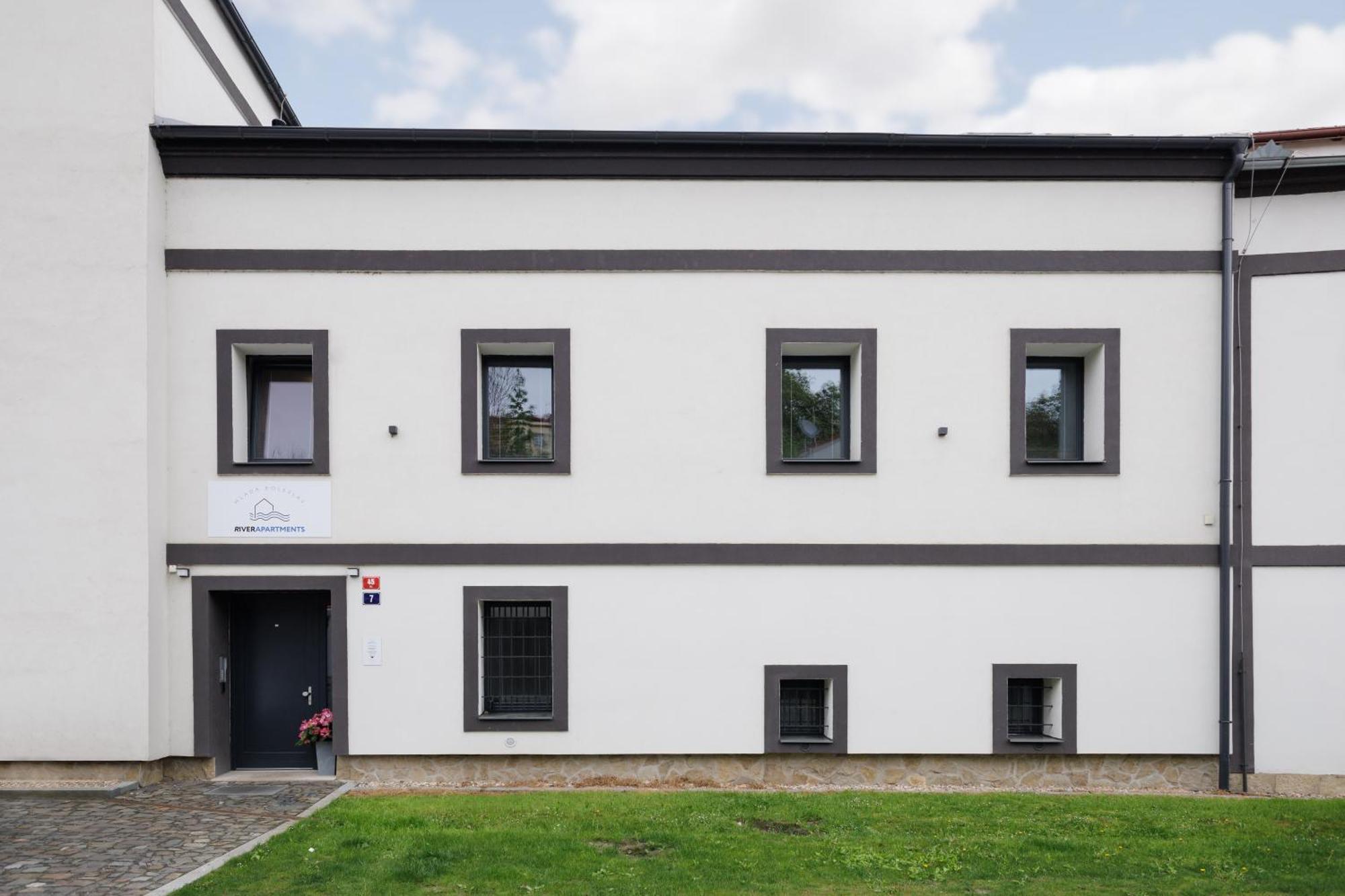 River Apartments Mladá Boleslav エクステリア 写真