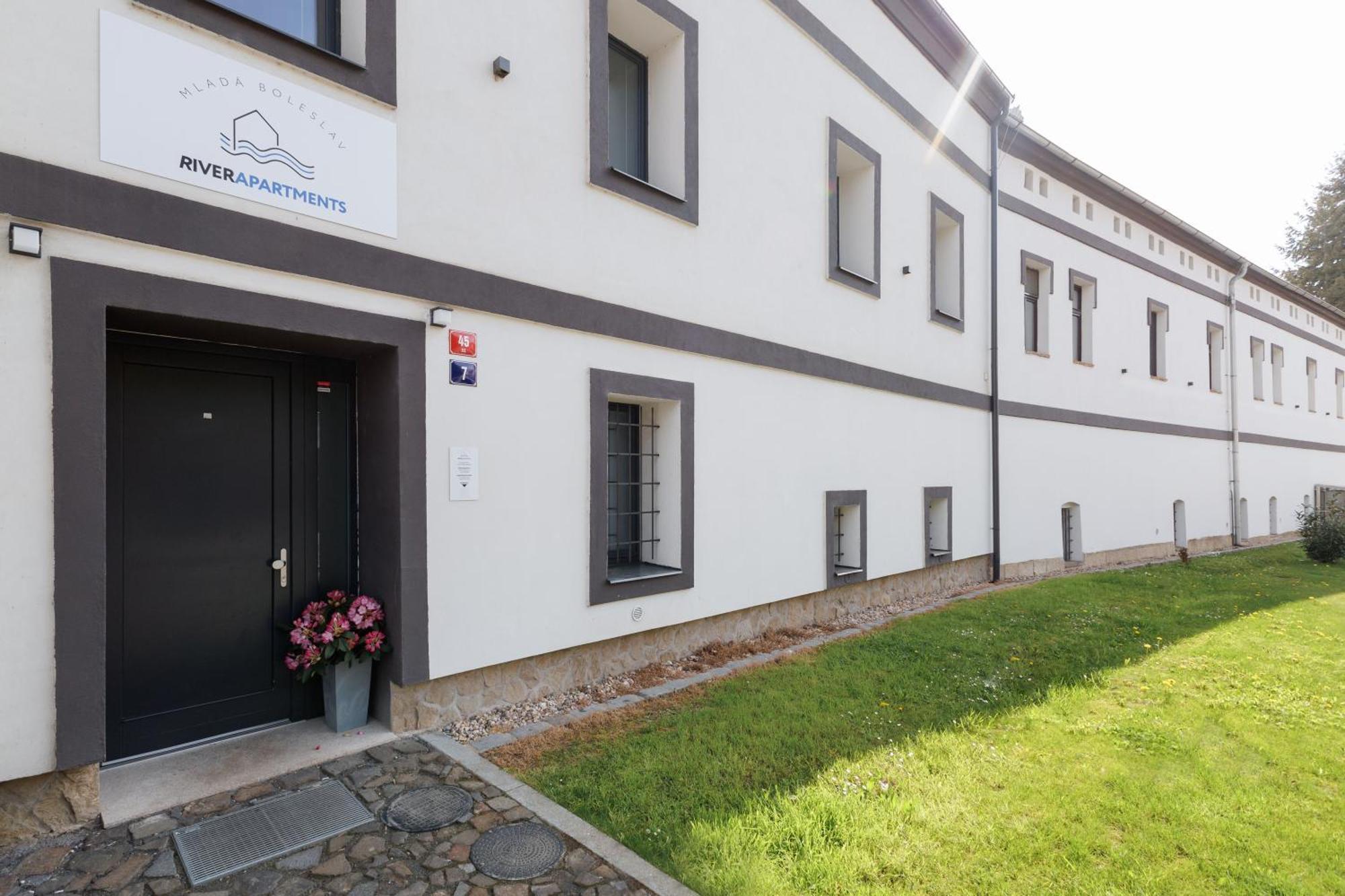 River Apartments Mladá Boleslav エクステリア 写真